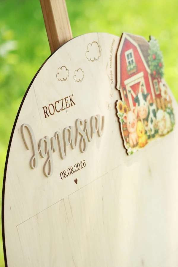 Personalizowana drewniana tablica na roczek dziecka