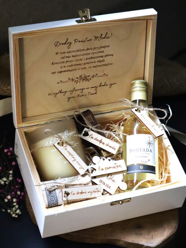 Biała szkatułka ślubna bez przegródek