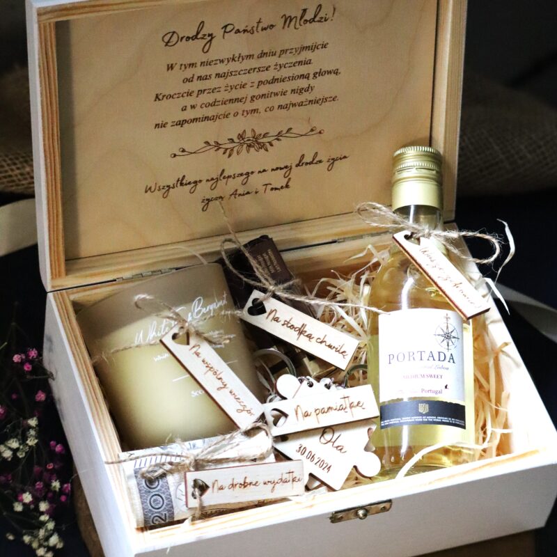 Biała szkatułka ślubna bez przegródek