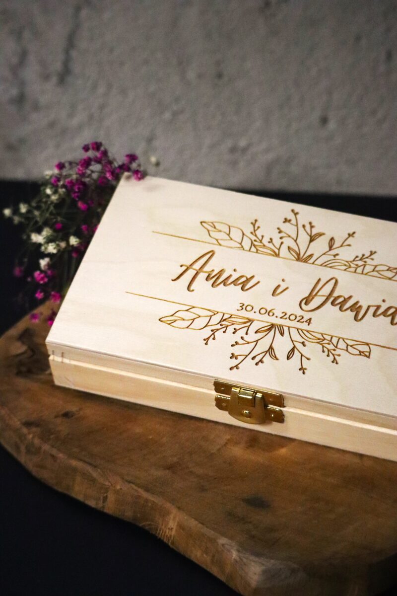 Grawerowane pudełko ślubne na banknoty