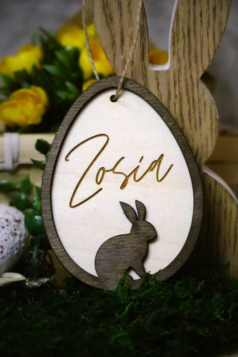 Zawieszka pisanka z zającem i imieniem