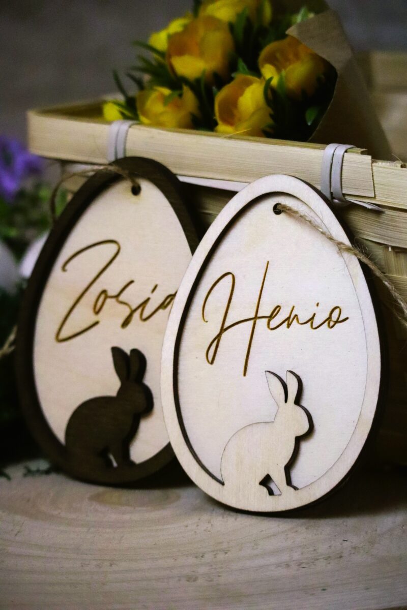 Zawieszka pisanka z zającem i imieniem