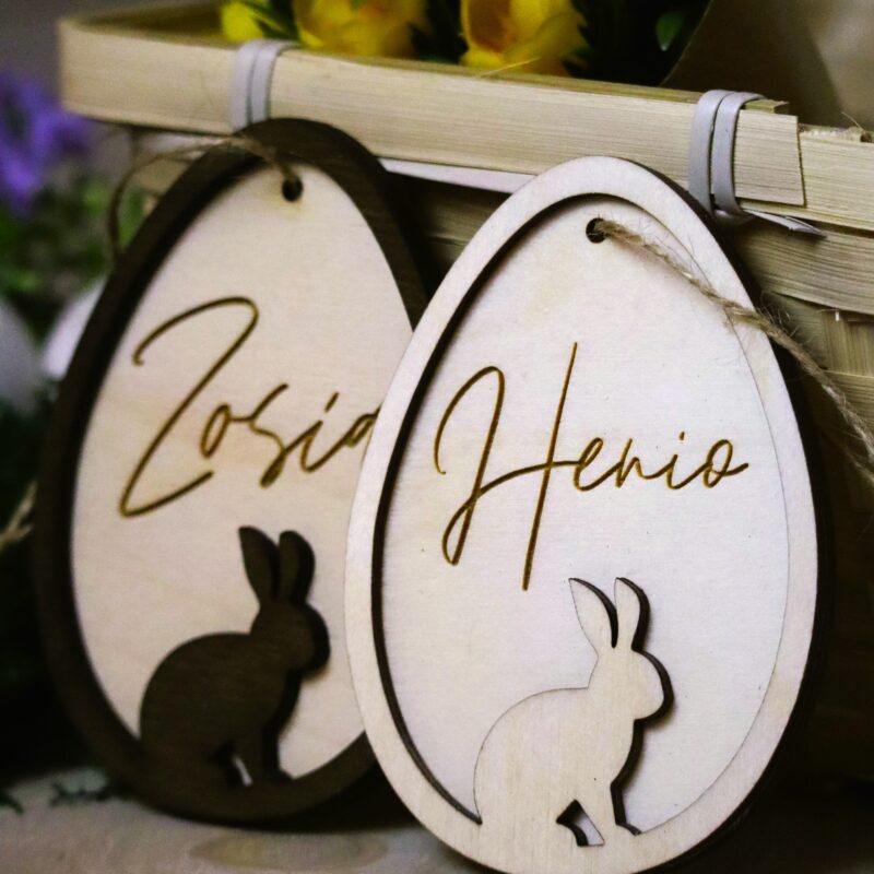 Zawieszka pisanka z zającem i imieniem