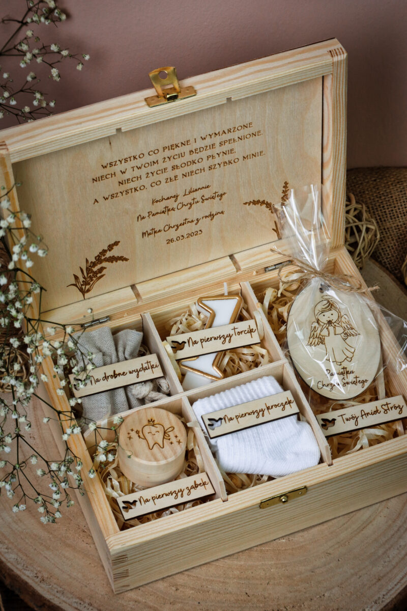 Szkatułka z przegródkami na Chrzest Święty