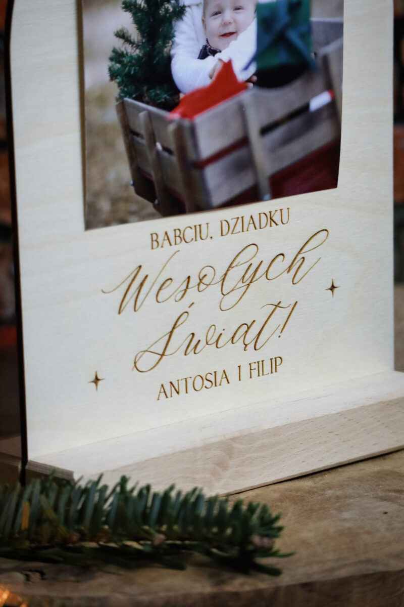 Półokrągła świąteczna ramka na zdjęcie z podstawką