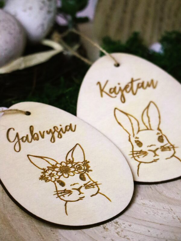 Zawieszka z imieniem pisanka z zającem
