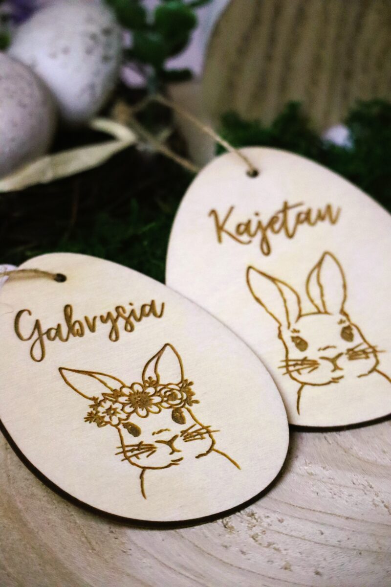 Zawieszka z imieniem pisanka z zającem