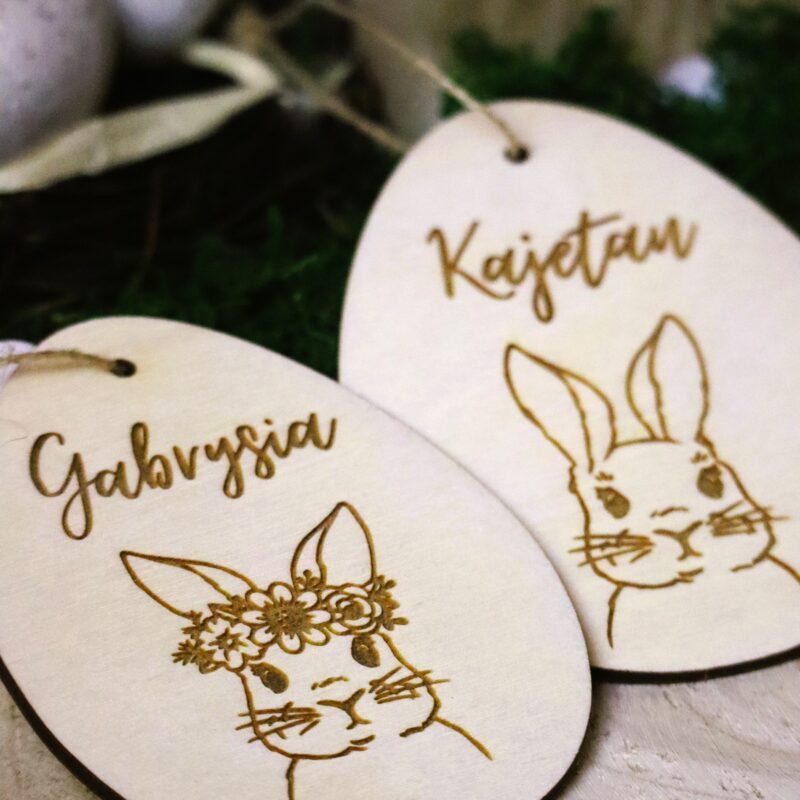 Zawieszka z imieniem pisanka z zającem