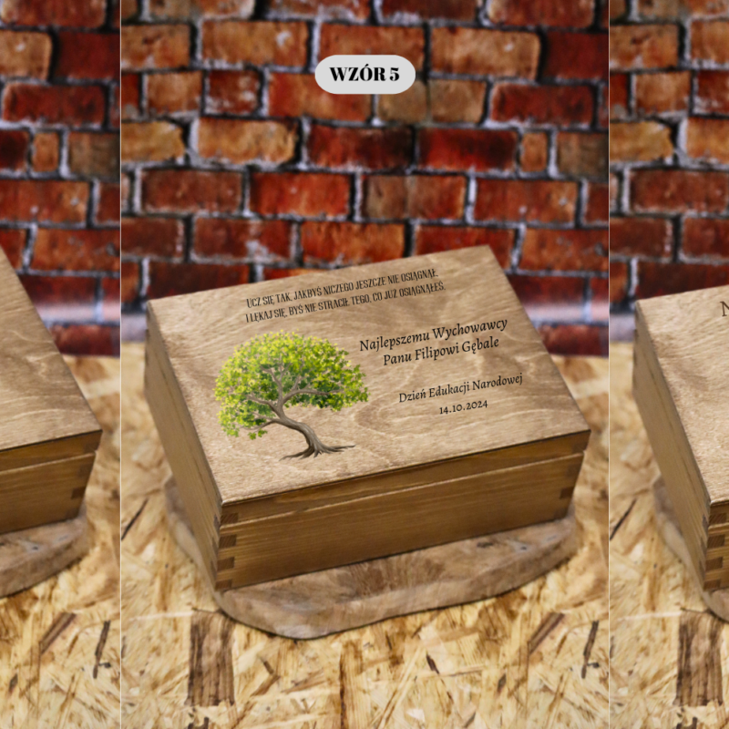 Bejcowana szkatułka z przegródkami dla nauczyciela