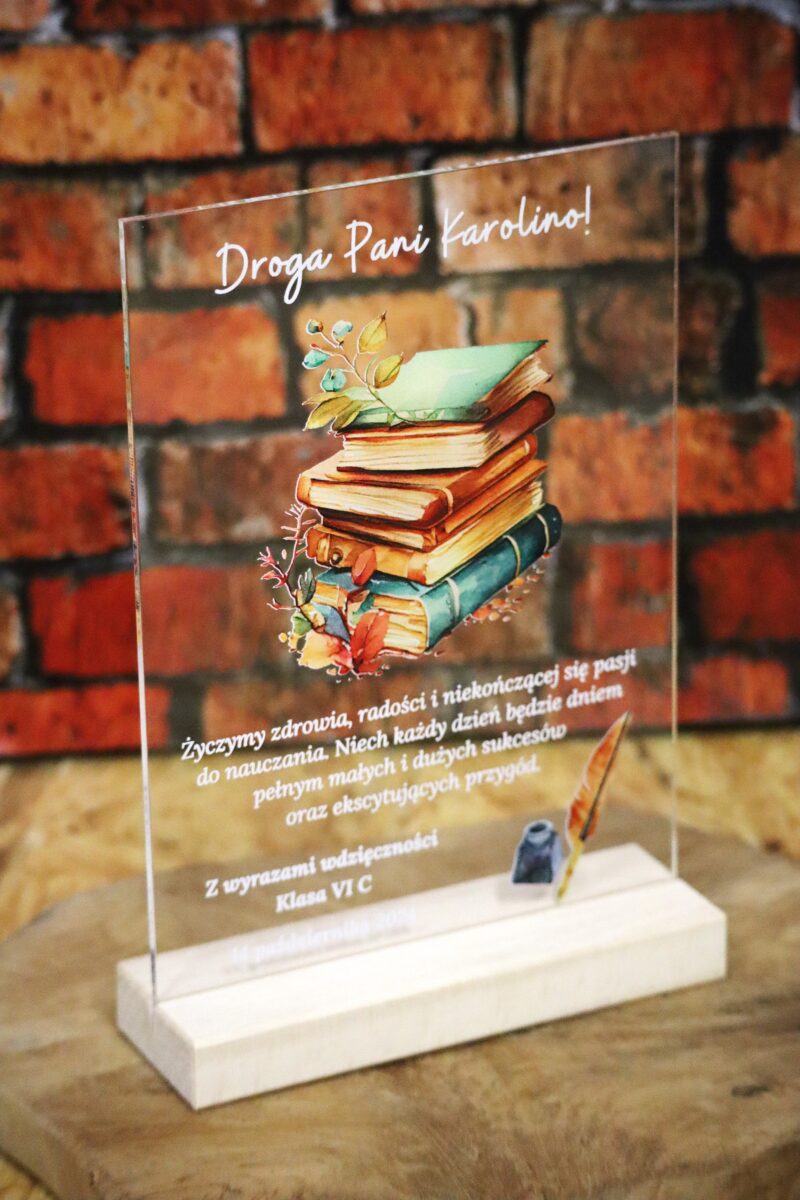 Statuetka z życzeniami dla nauczyciela