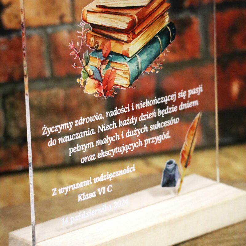 Statuetka z życzeniami dla nauczyciela