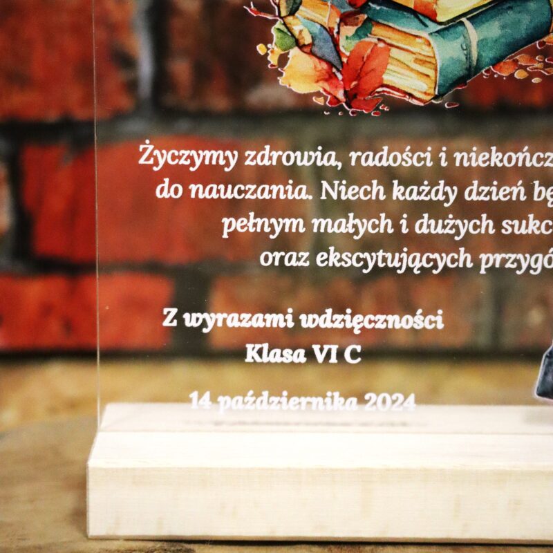 Statuetka z życzeniami dla nauczyciela