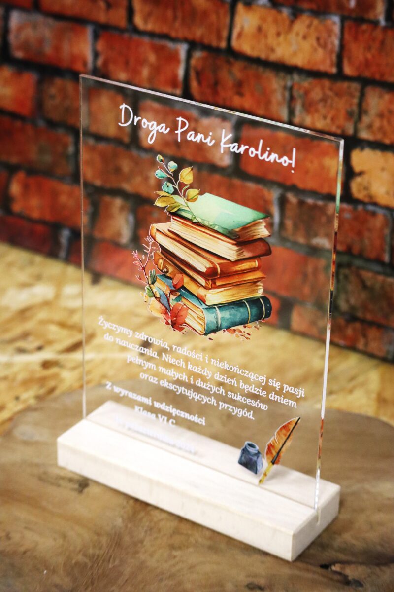 Statuetka z życzeniami dla nauczyciela