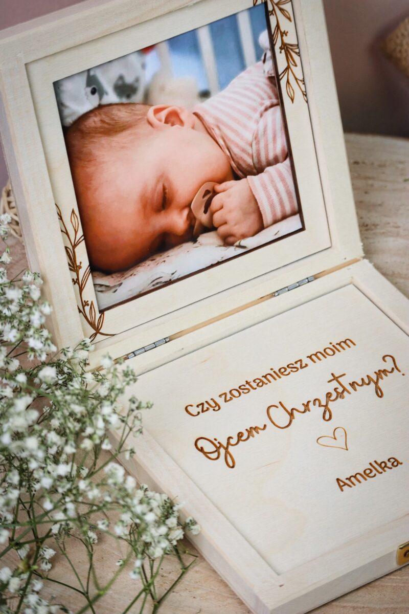 Pytanie do Rodziców Chrzestnych w formie pudełka ze zdjęciem