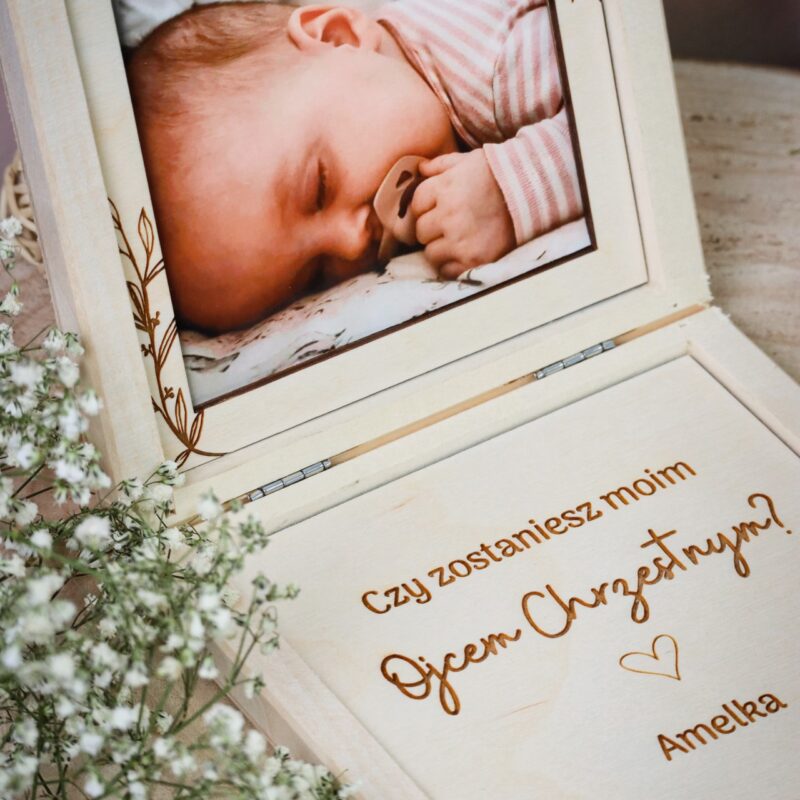 Pytanie do Rodziców Chrzestnych w formie pudełka ze zdjęciem