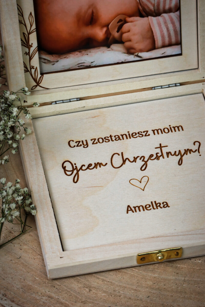 Pytanie do Rodziców Chrzestnych w formie pudełka ze zdjęciem