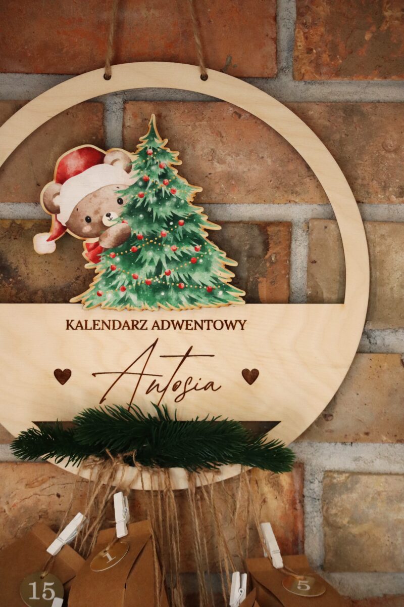 Kalendarz adwentowy Koło z misiem