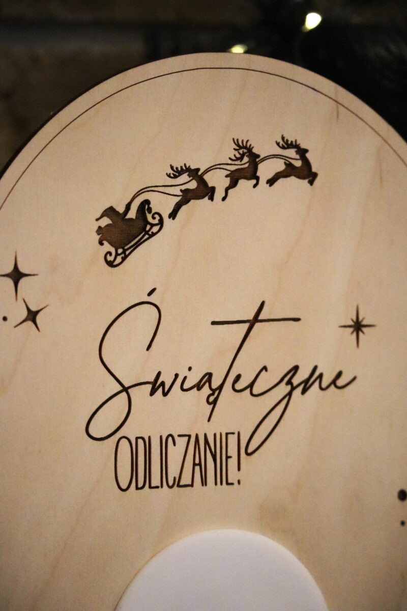 Kalendarz adwentowy na podstawce w zestawie z markerem