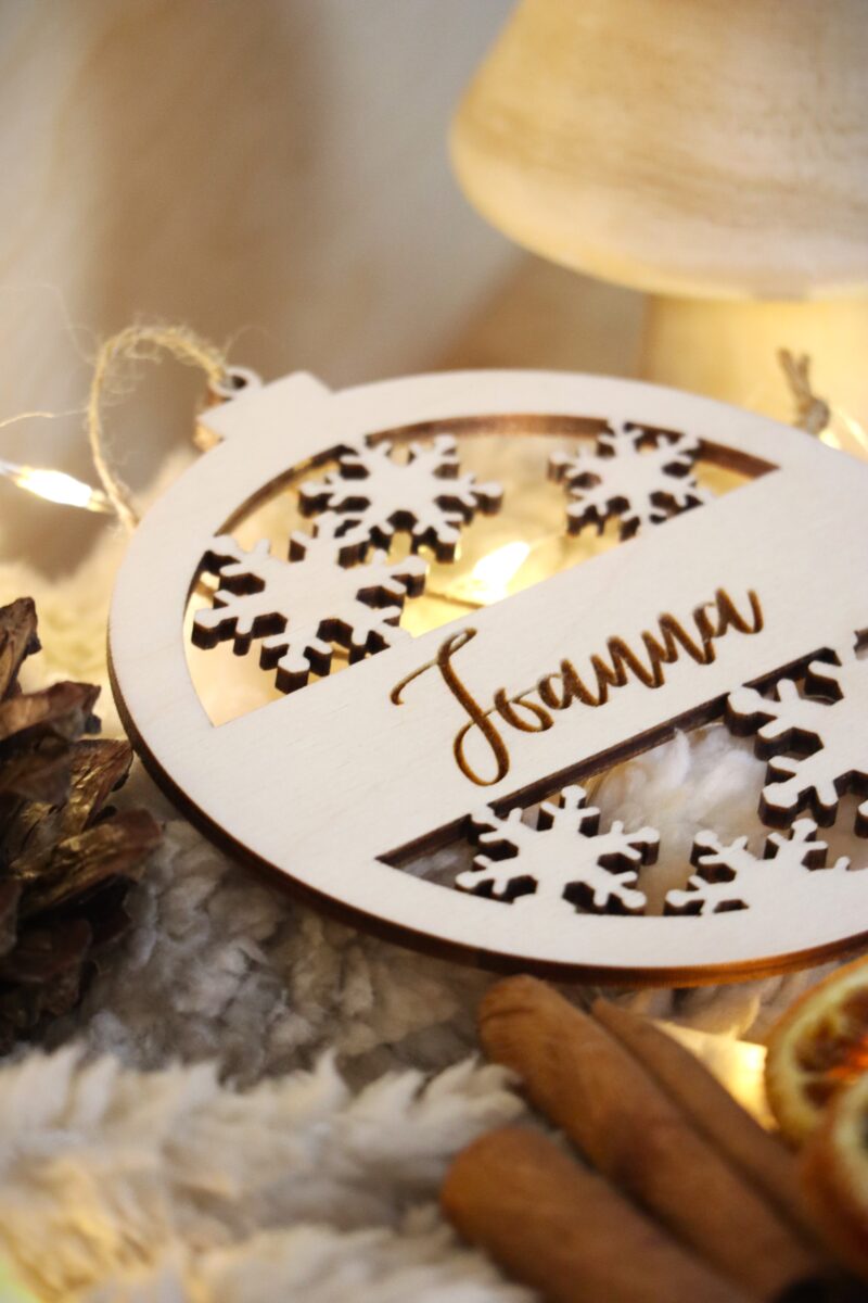 Bombka z imieniem Śnieżynki