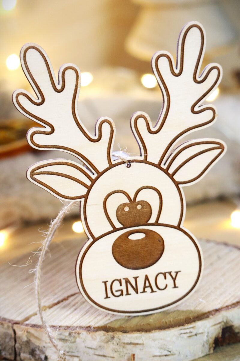 Duża bombka z imieniem Renifer