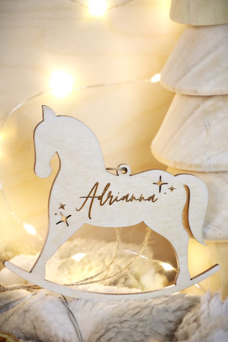 Bombka z imieniem Koń na biegunach