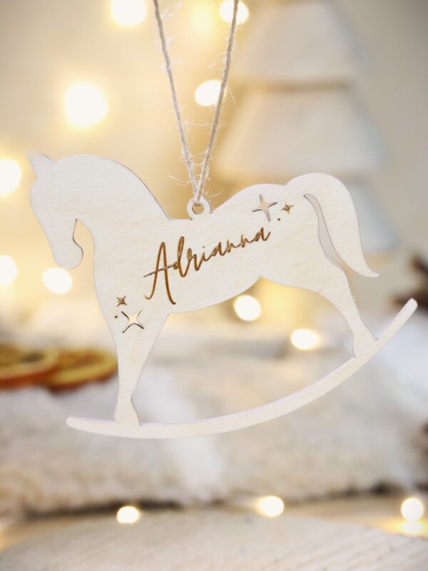 Bombka z imieniem Koń na biegunach