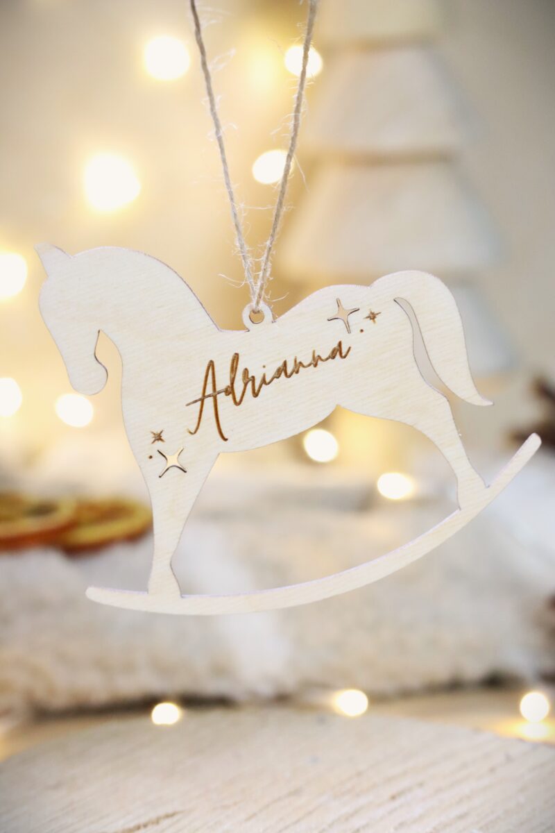 Bombka z imieniem Koń na biegunach