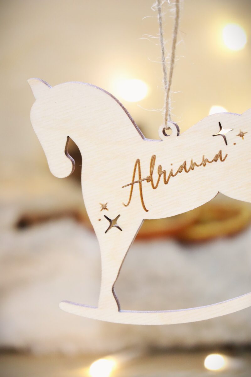 Bombka z imieniem Koń na biegunach