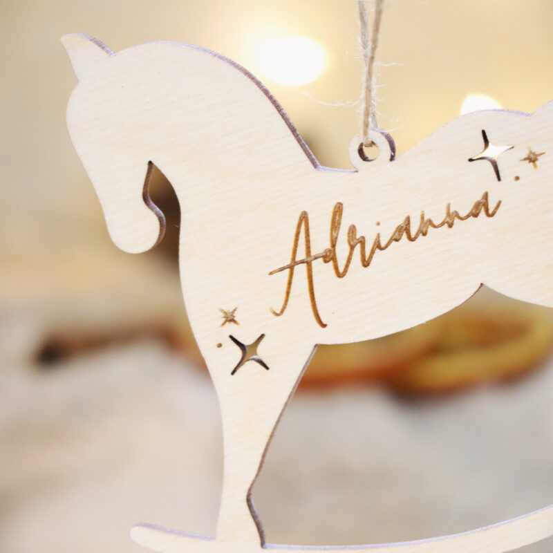 Bombka z imieniem Koń na biegunach