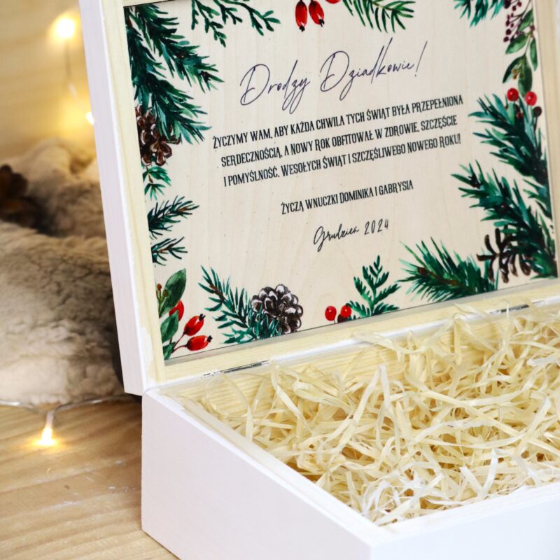 Białe pudełko świąteczne z życzeniami