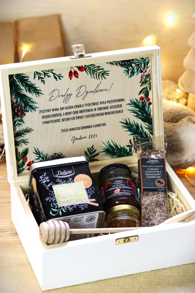 Białe pudełko świąteczne z życzeniami