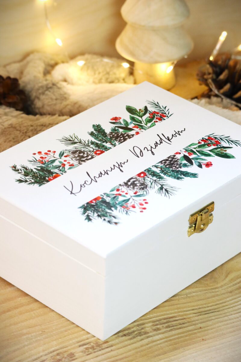 Białe pudełko świąteczne z życzeniami