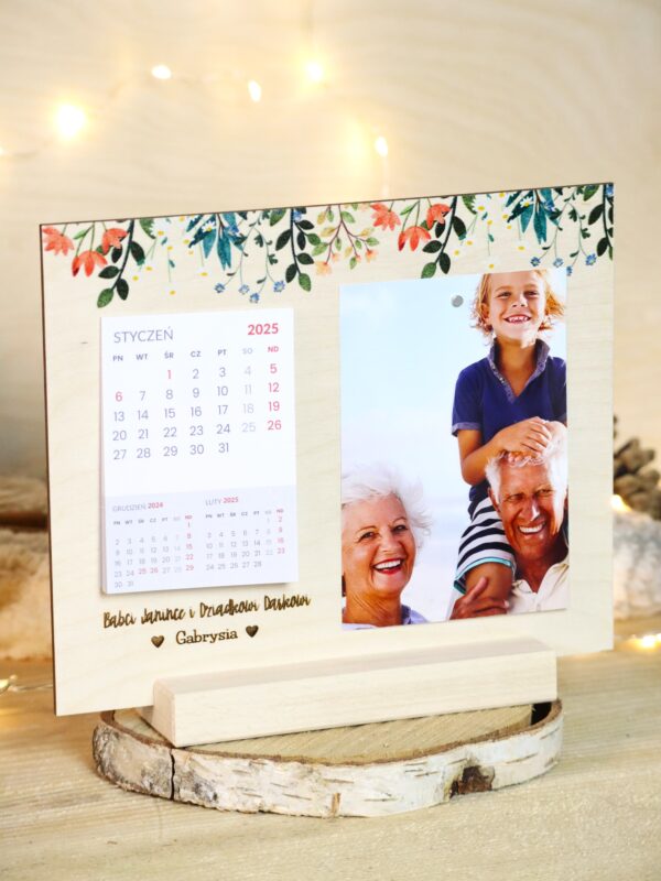 Tabliczka na podstawce z mini kalendarzem 2026 i zdjęciem