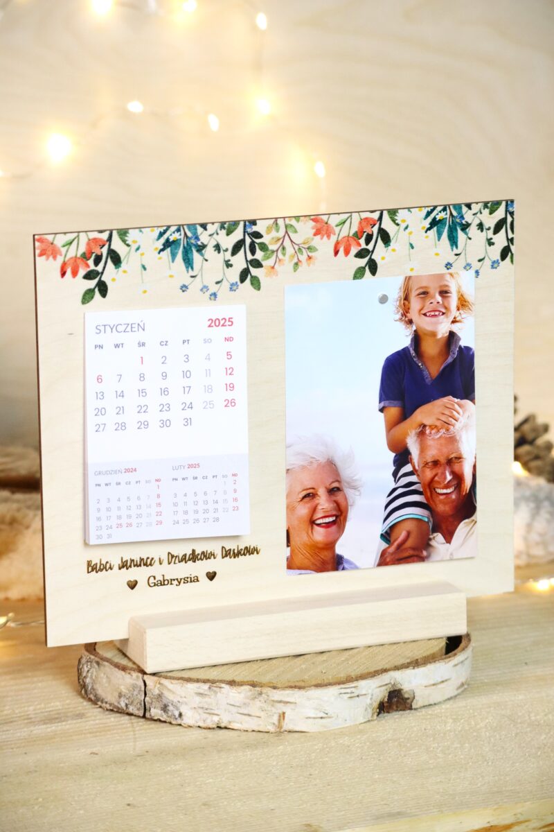 Tabliczka na podstawce z mini kalendarzem 2026 i zdjęciem