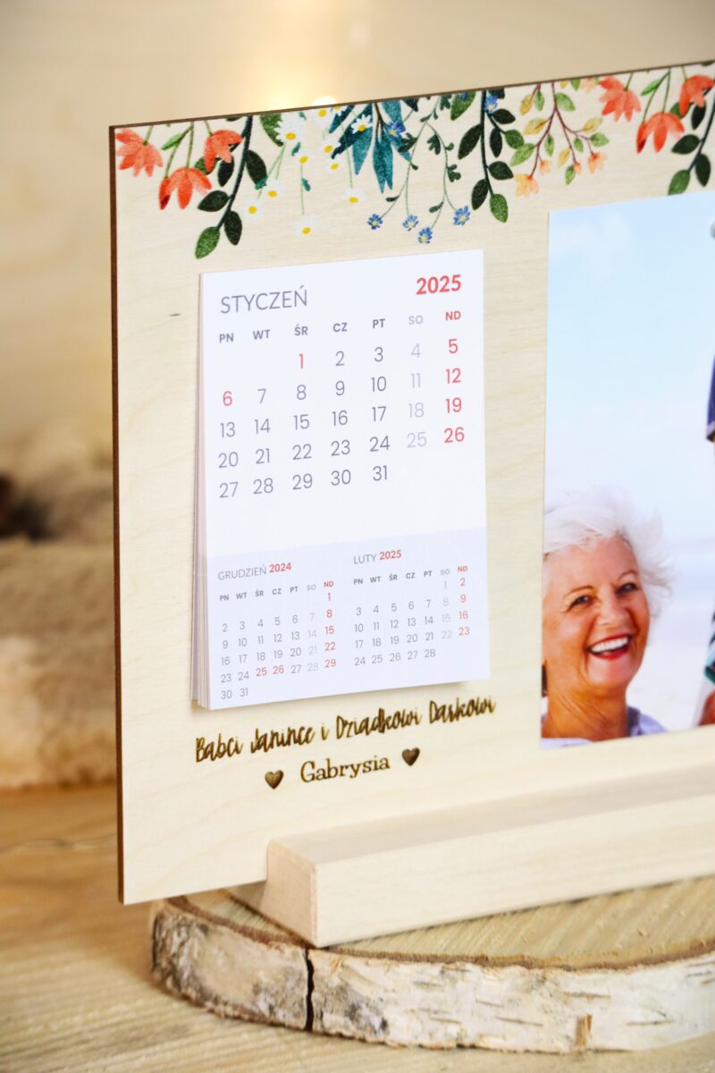 Tabliczka na podstawce z mini kalendarzem 2026 i zdjęciem
