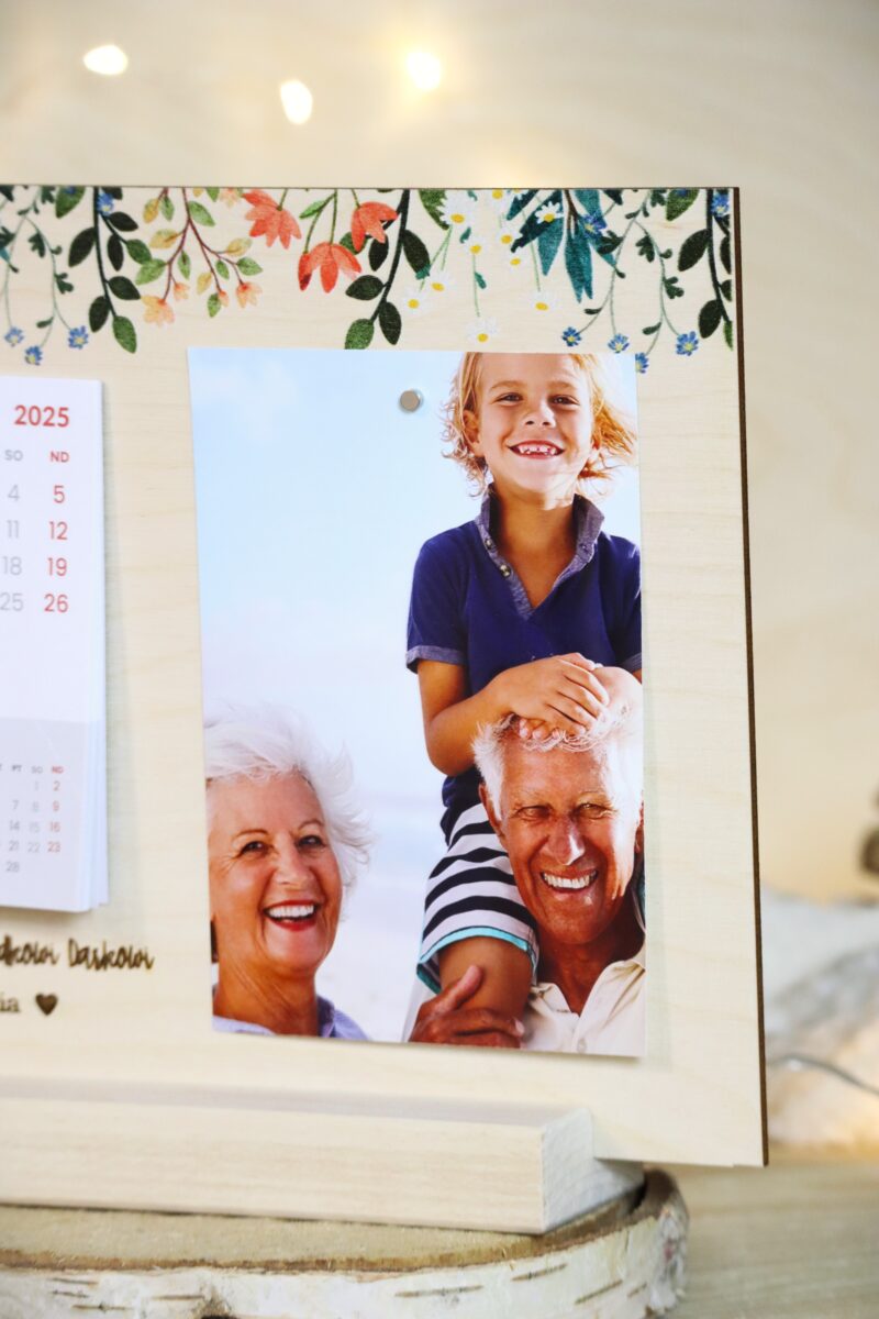 Tabliczka na podstawce z mini kalendarzem 2026 i zdjęciem