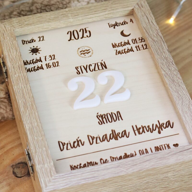 Potrójna ramka z kartką kalendarza 2026 dla Dziadków