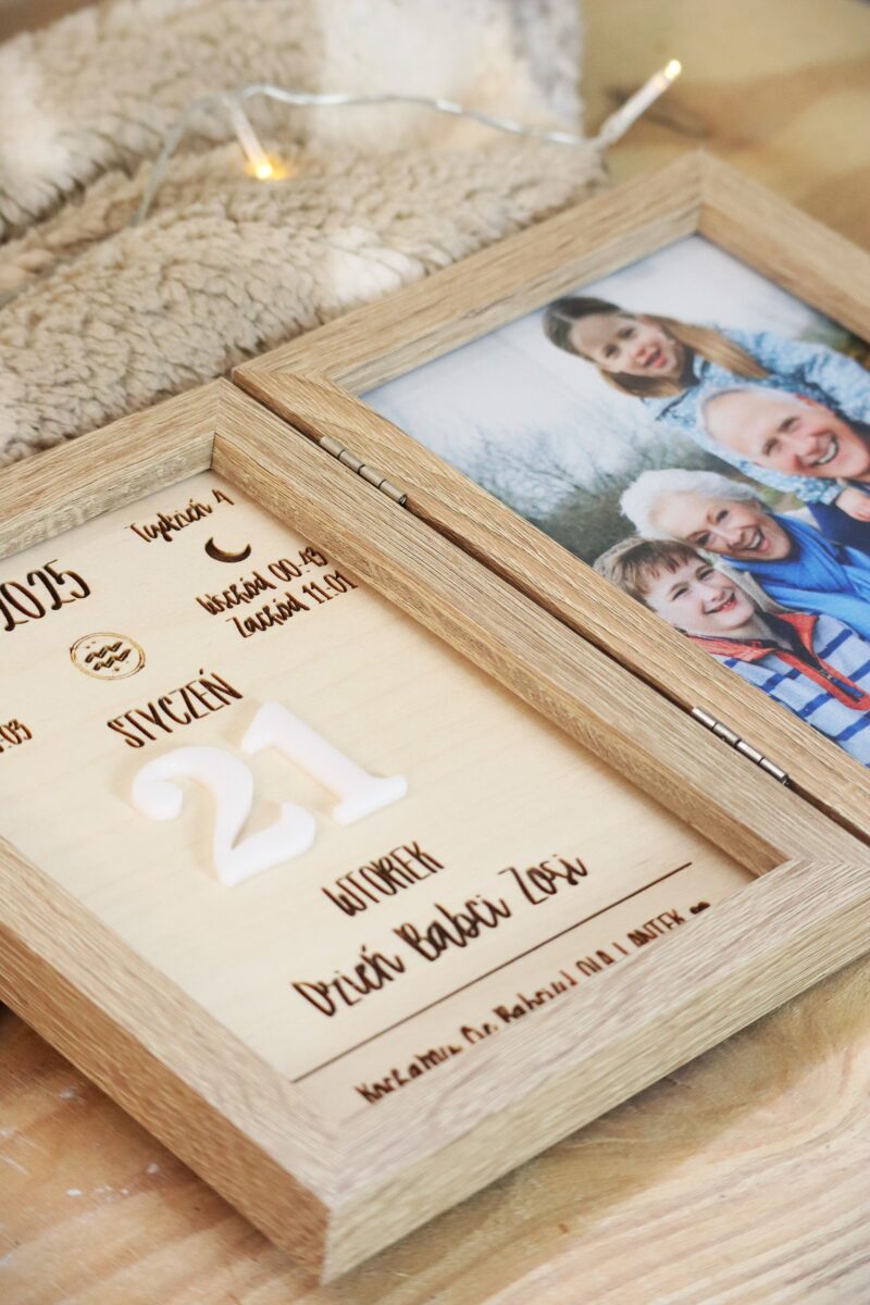 Podwójna ramka z kartką kalendarza 2026 dla Dziadków