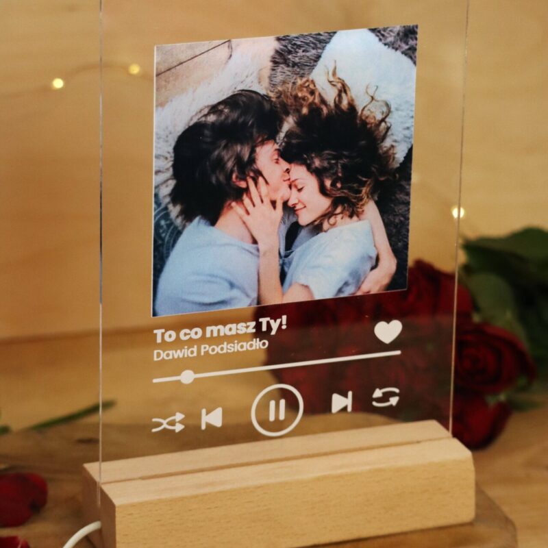 Podstawka LED ze zdjęciem i tytułem piosenki Spotify