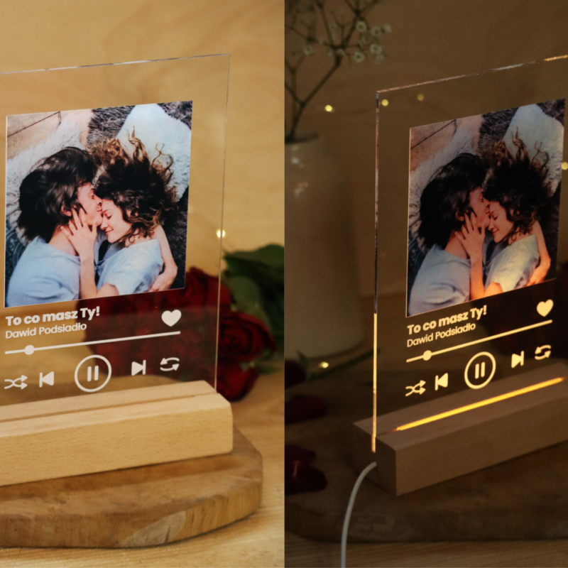 Podstawka LED ze zdjęciem i tytułem piosenki Spotify