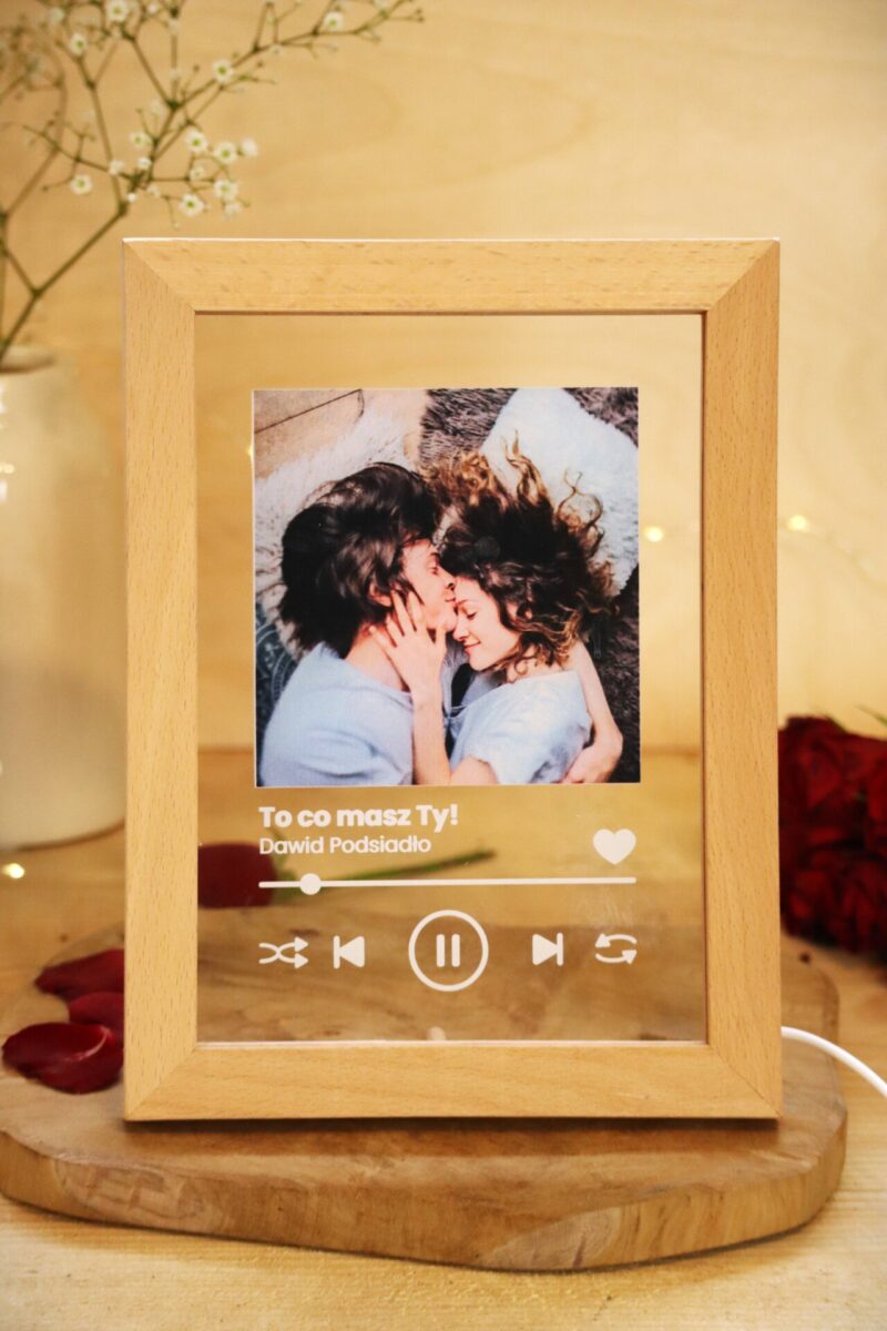 Ramka LED ze zdjęciem i tytułem piosenki Spotify