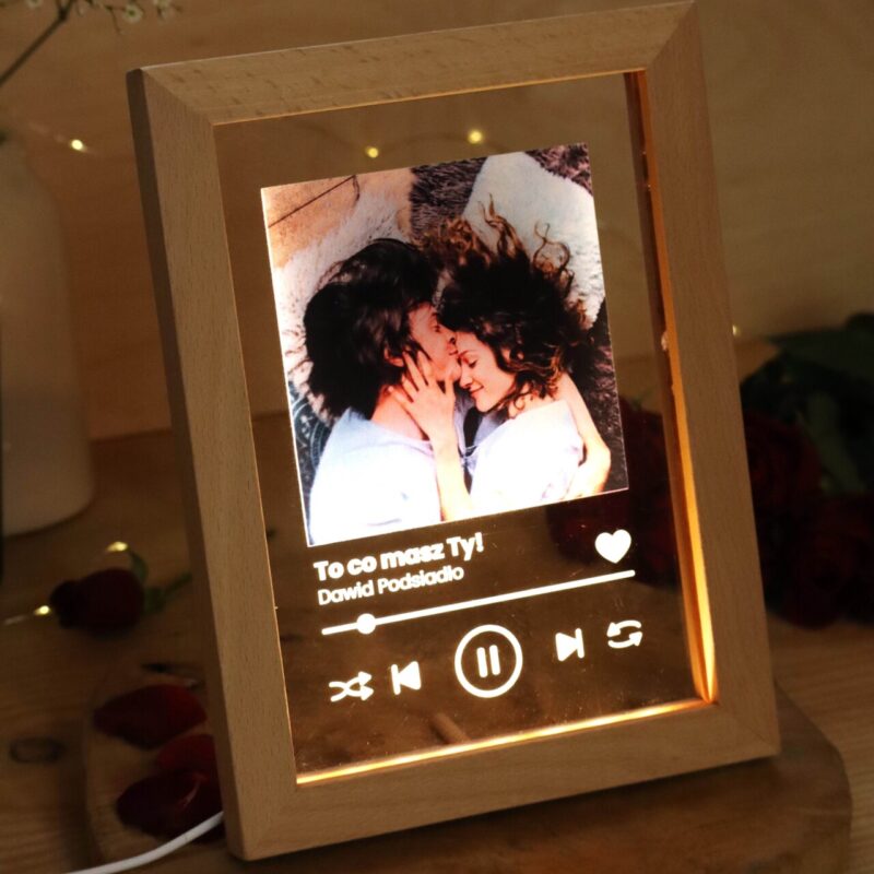 Ramka LED ze zdjęciem i tytułem piosenki Spotify