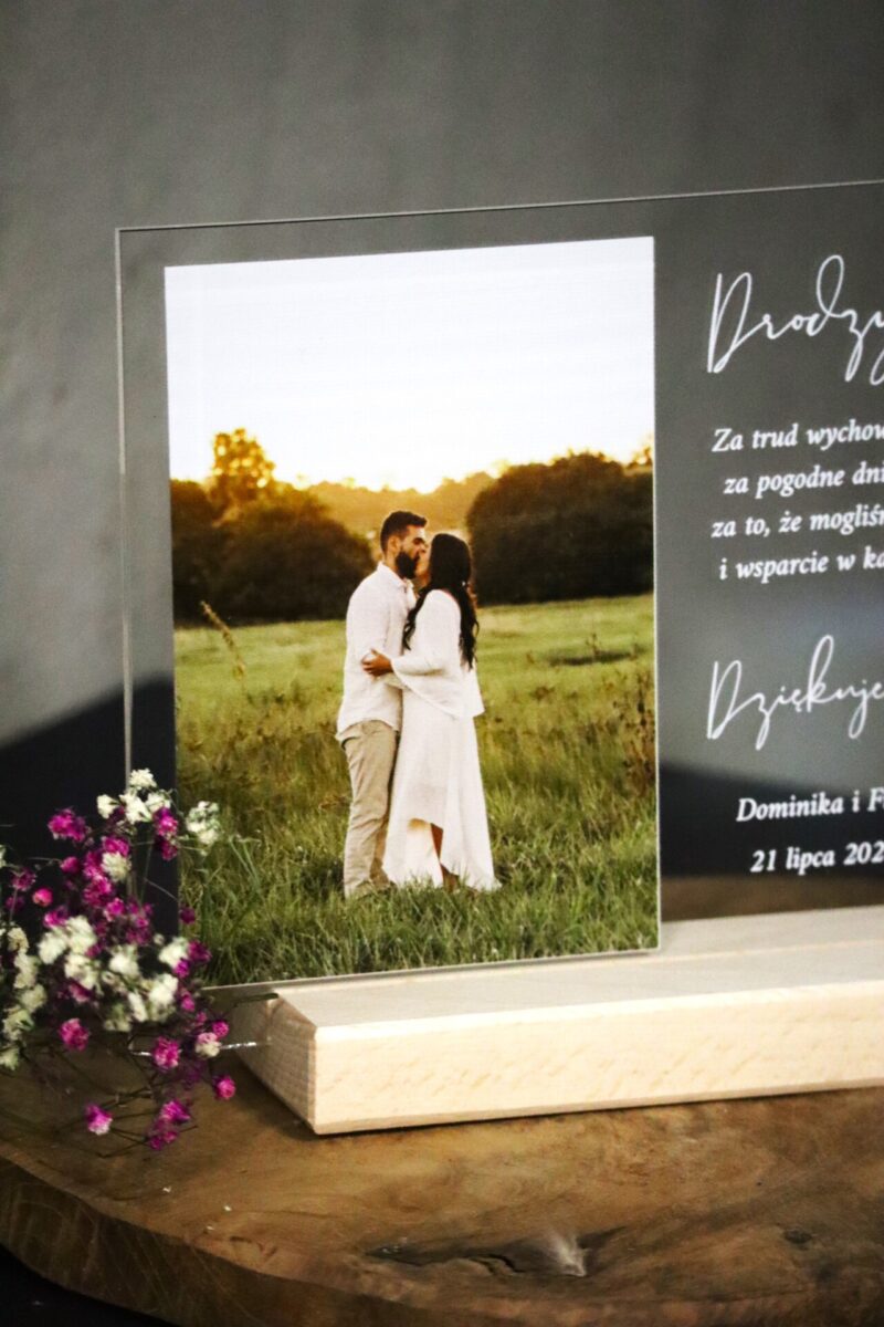 Podziękowania ślubne w formie statuetki ze zdjęciem