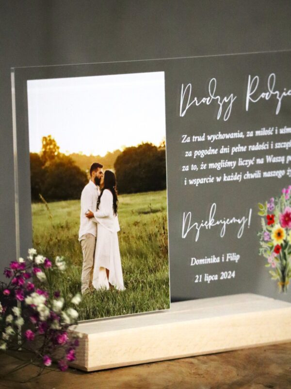 Podziękowania ślubne w formie statuetki ze zdjęciem