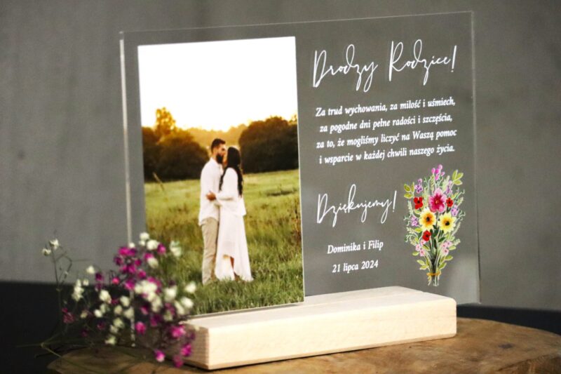 Podziękowania ślubne w formie statuetki ze zdjęciem