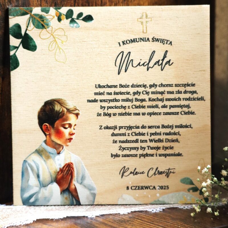 Drewniana kartka z nadrukiem na I Komunię Świętą