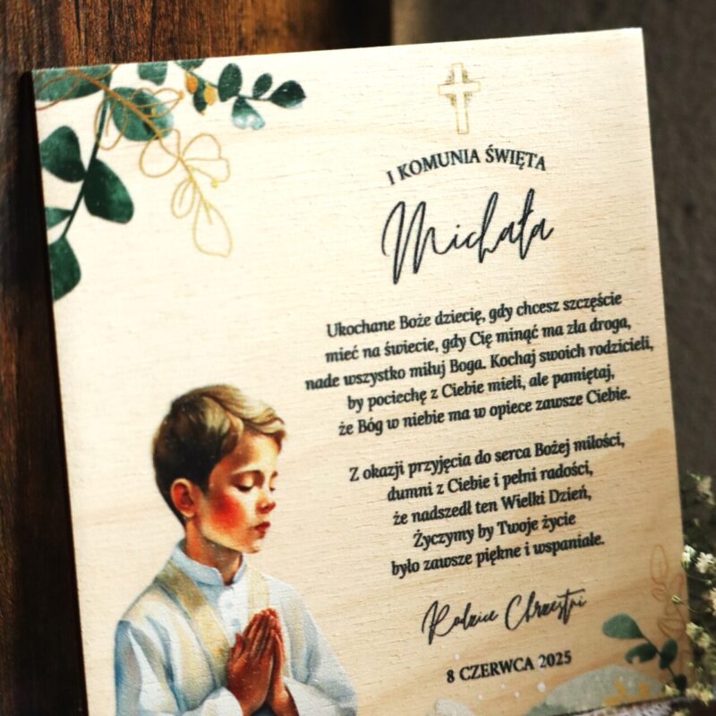 Drewniana kartka z nadrukiem na I Komunię Świętą
