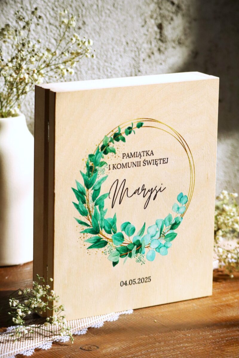 Biblia w pudełku na pamiątkę I Komunii Świętej