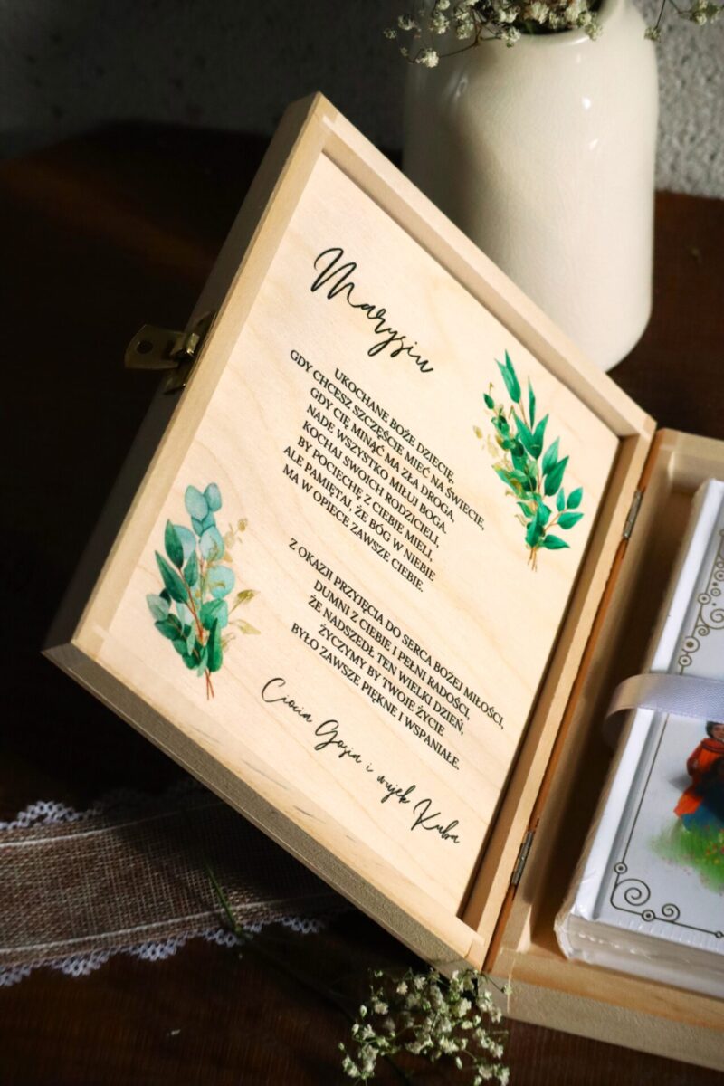 Biblia w pudełku na pamiątkę I Komunii Świętej