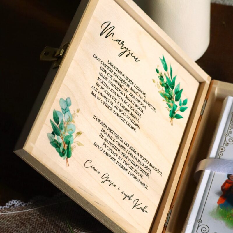 Biblia w pudełku na pamiątkę I Komunii Świętej